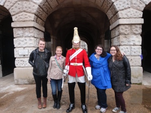 M.S. in Publishing student volunteers Kelsey Lawrence, Danielle Prielipp, blogger Chloe Goodhart, and Nicole Estrin with a palace guard